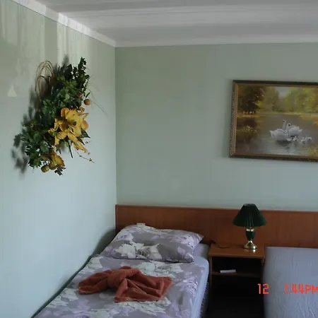Pension zum Schwanenteich Haldensleben Zimmer foto
